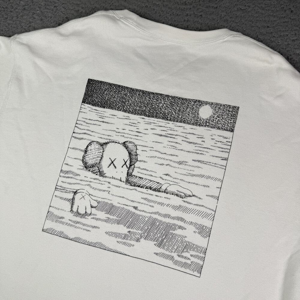 Kaws Uniqlo Sweatshirt Mens XL White Swimming Graphic Long Sleeve Pullover